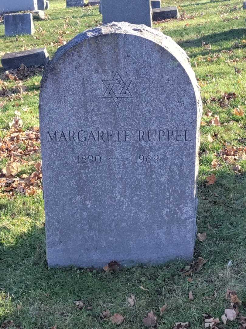 Doctor Kenneth Ruppel's grave. Photo 3