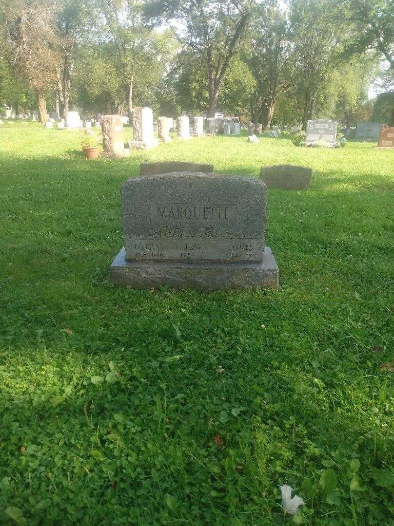 Douglas Marquette's grave. Photo 1