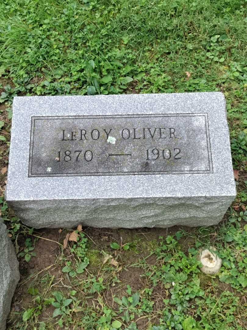 Leroy Oliver's grave. Photo 3