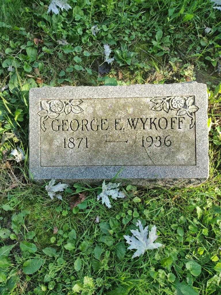 George E. Wykoff's grave. Photo 3