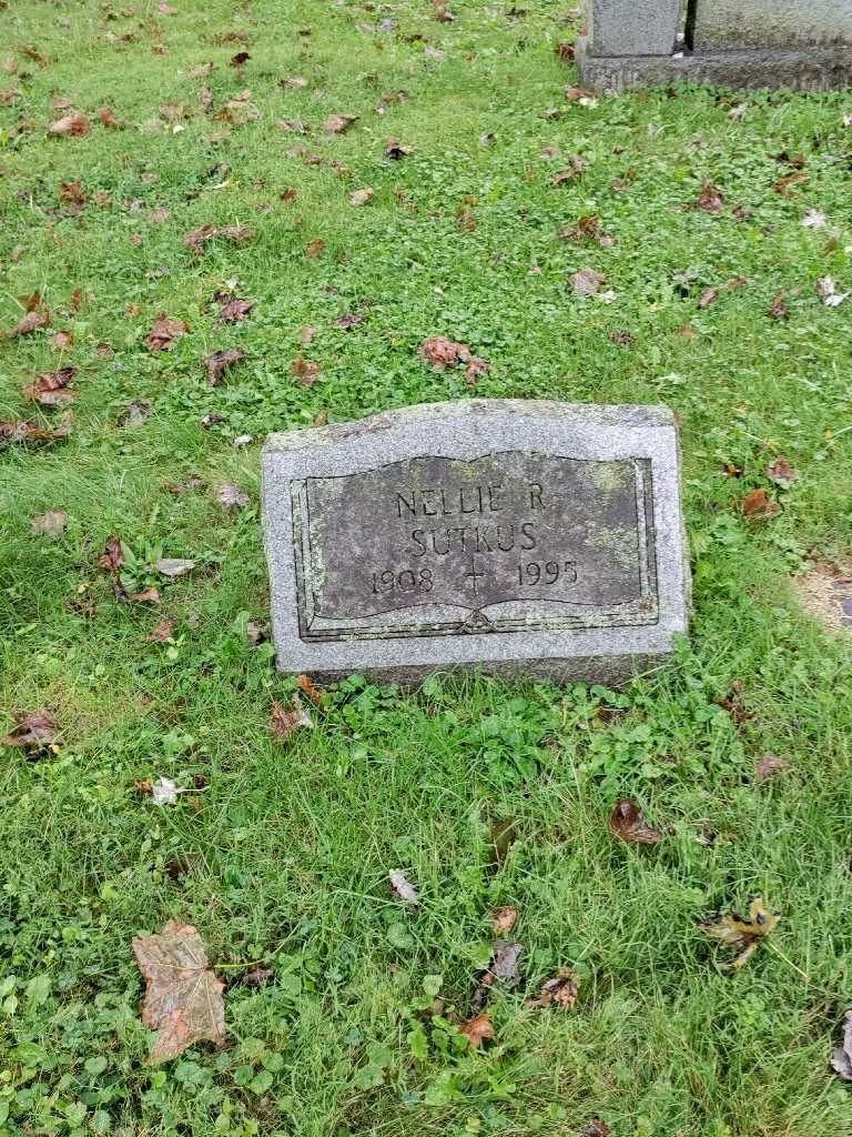 Nellie Rose Sutkus's grave. Photo 2
