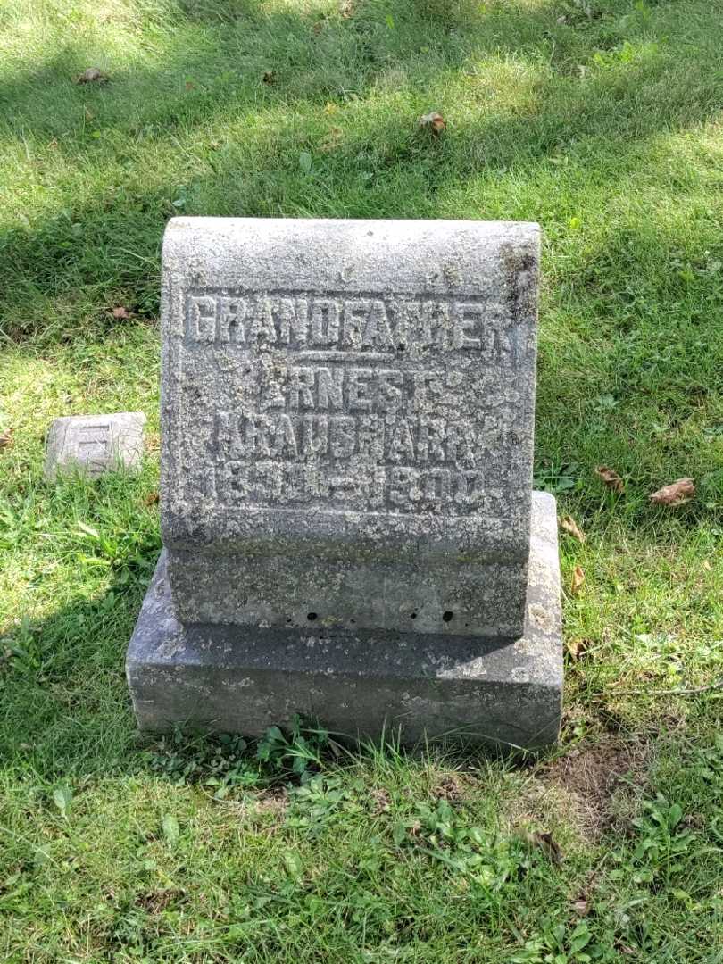 Ernest Krausharr's grave. Photo 3