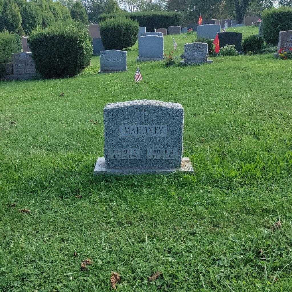 Arthur Mahoney's grave. Photo 2