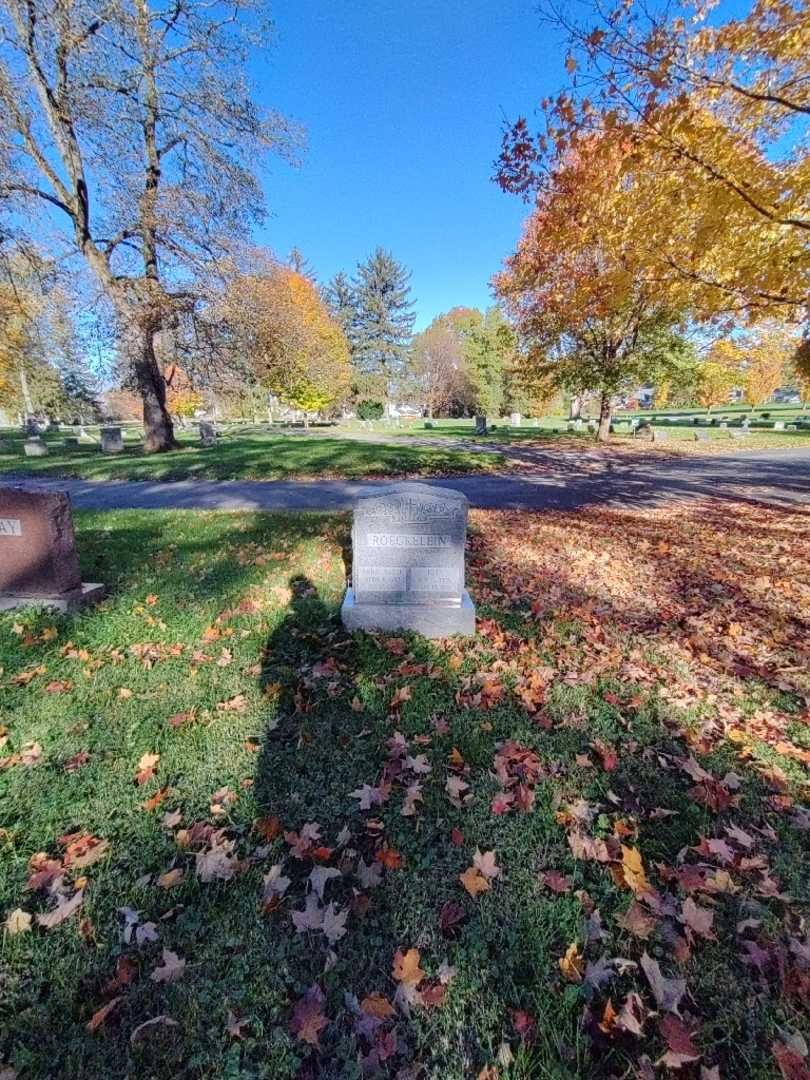 Anna Maser Roeckelein's grave. Photo 1