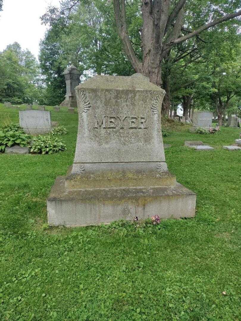 Frank J. Meyer Junior's grave. Photo 4