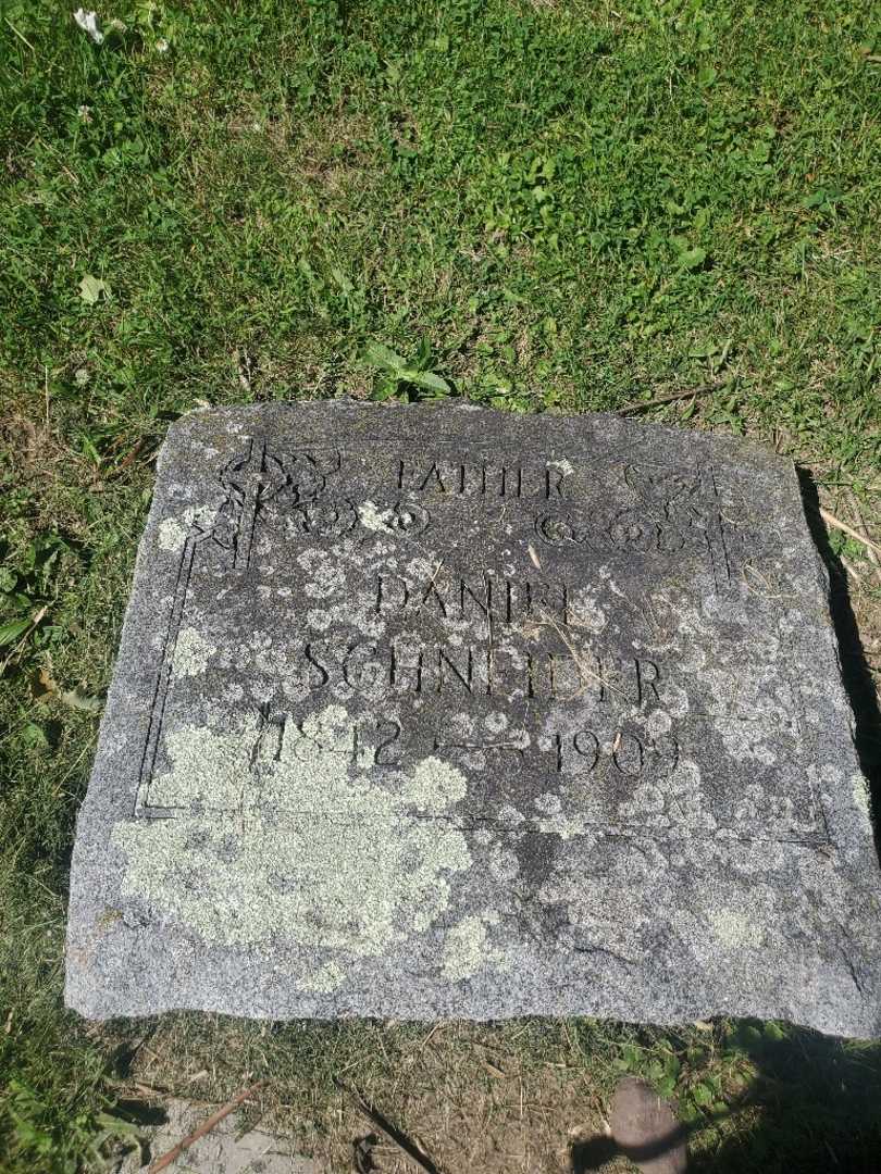 Daniel Schneider's grave. Photo 1