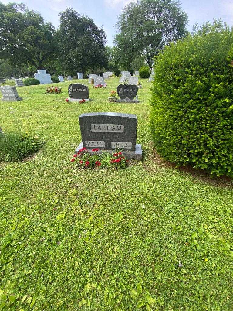 Lyle G. Lapham's grave. Photo 1