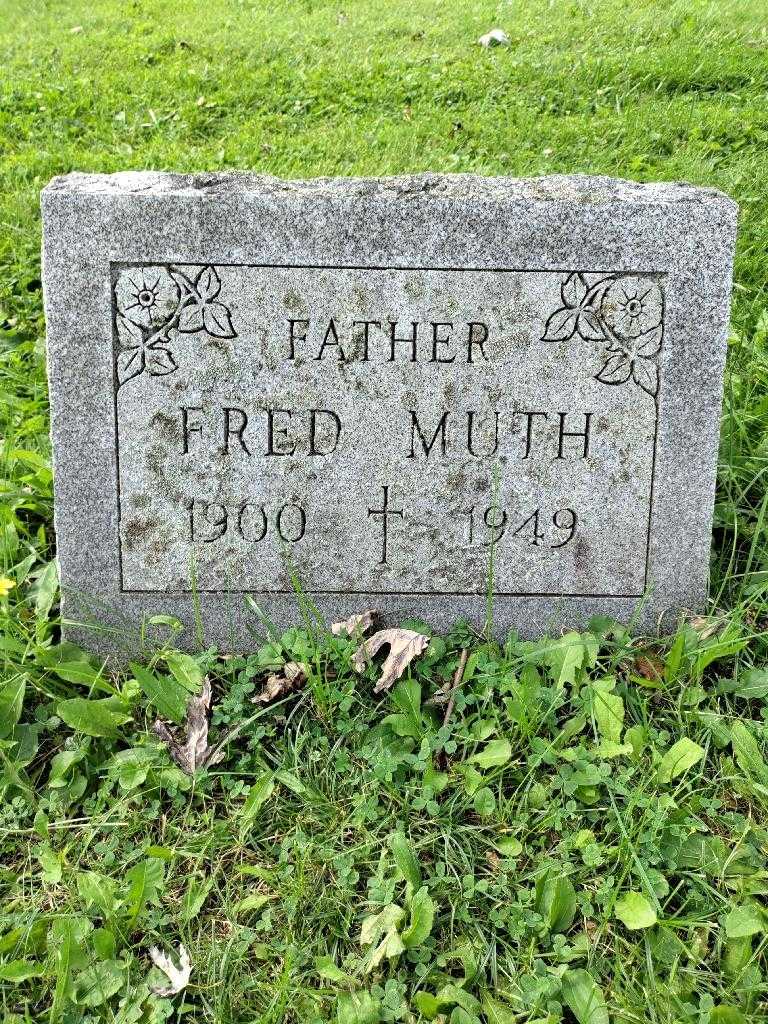 Fred Muth's grave. Photo 3