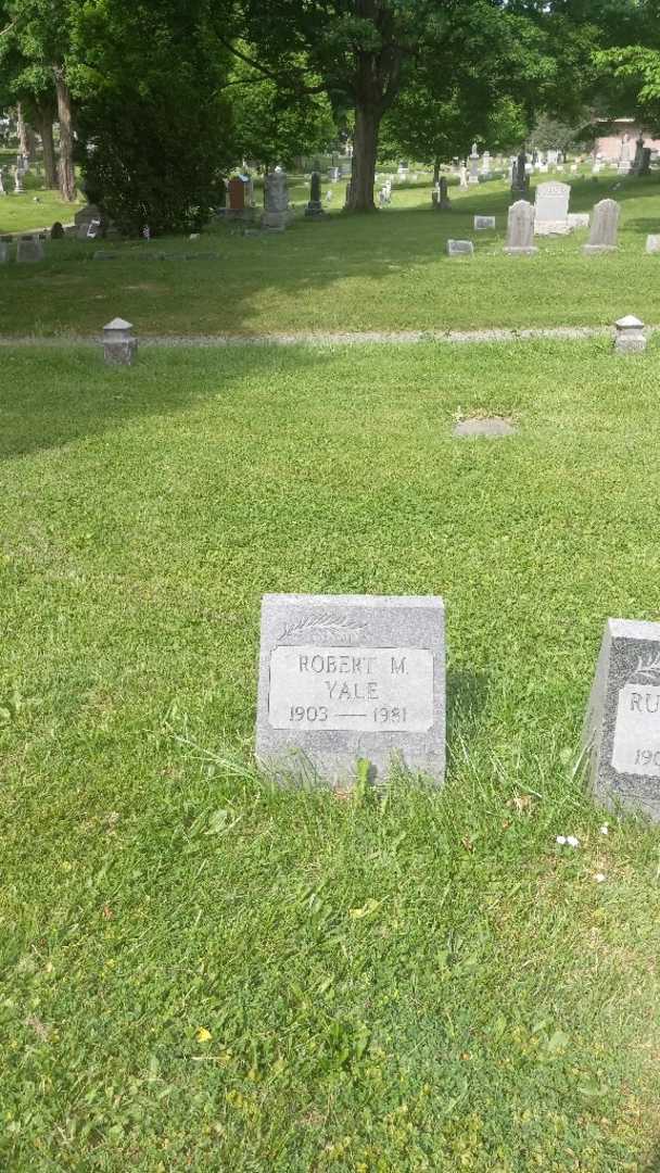 Robert M. Yale's grave. Photo 2