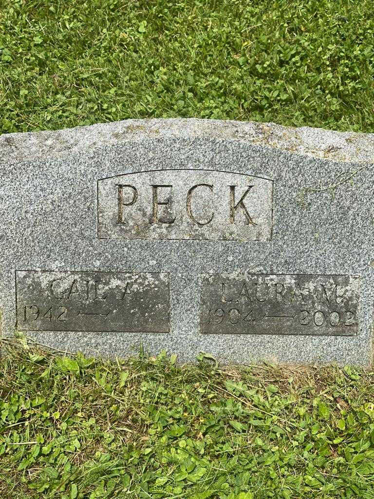Laura Peck's grave. Photo 1