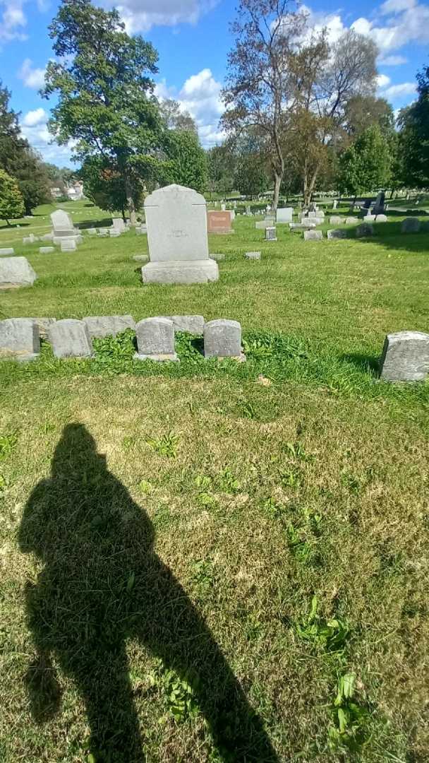 Mabel E. Smith's grave. Photo 1