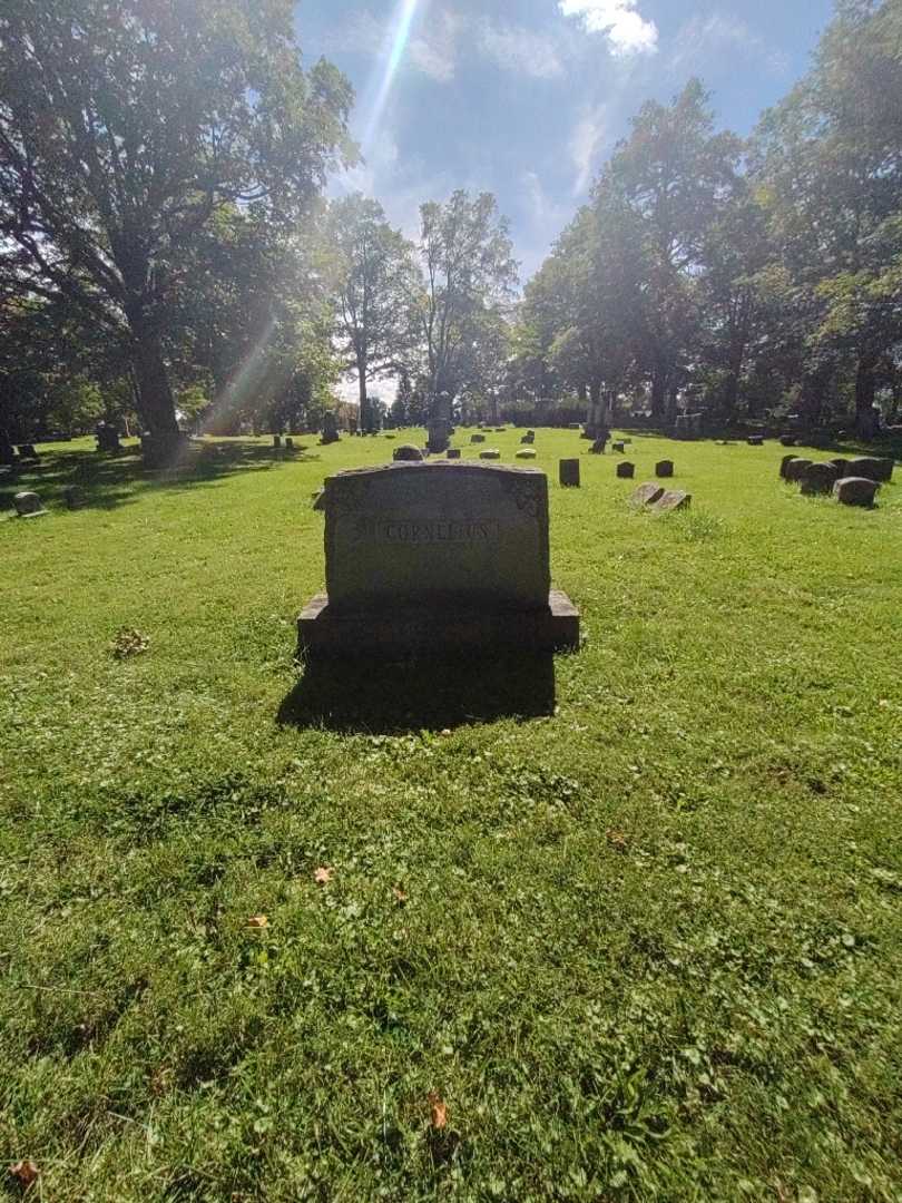 Michael Cornelius Senior's grave. Photo 1