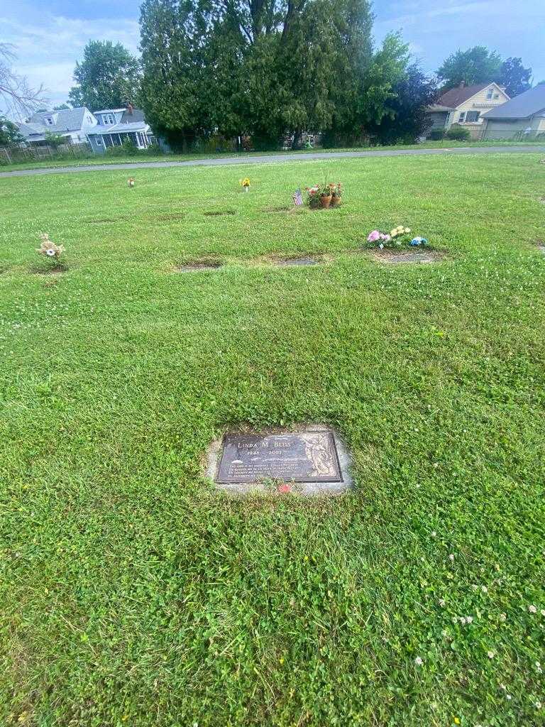 Linda M. Bliss's grave. Photo 1