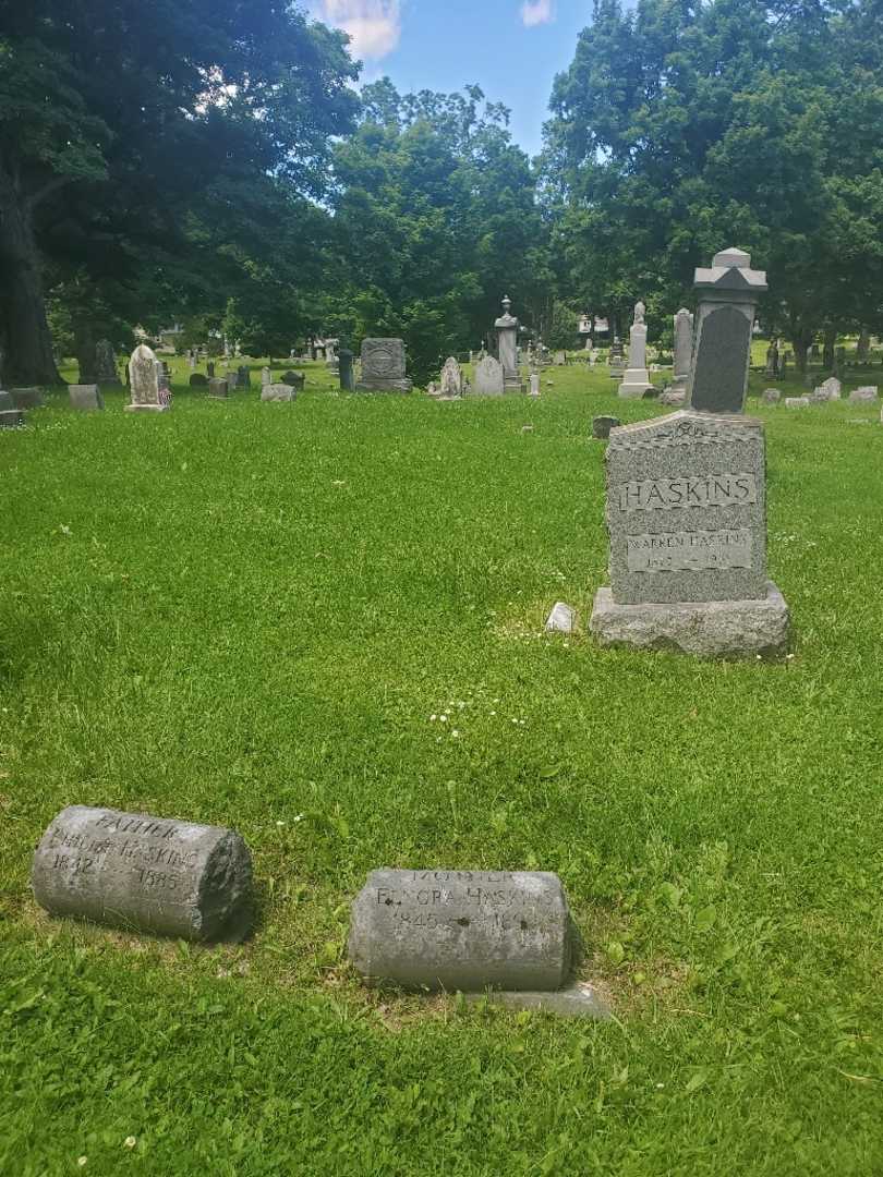 Elnora Haskins's grave. Photo 1