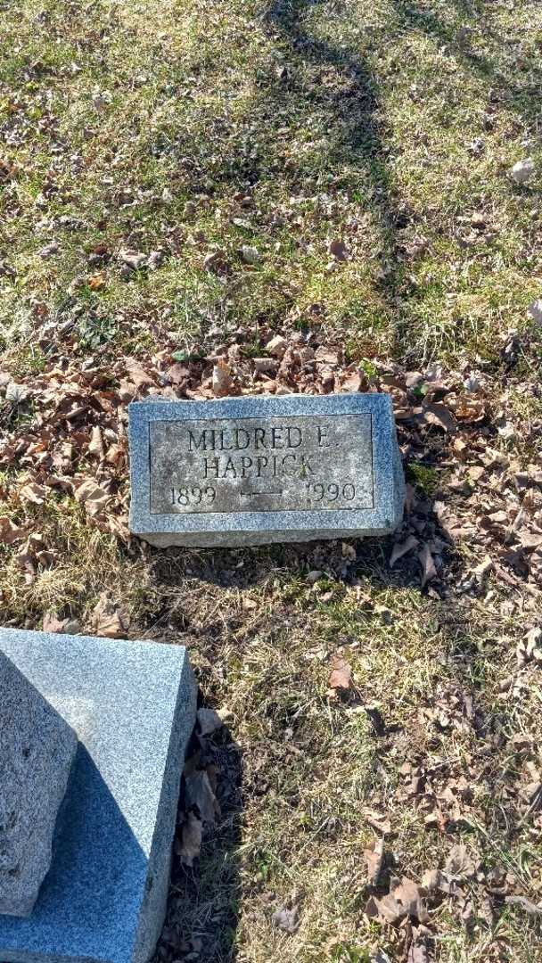 Mildred E. Happich's grave. Photo 3
