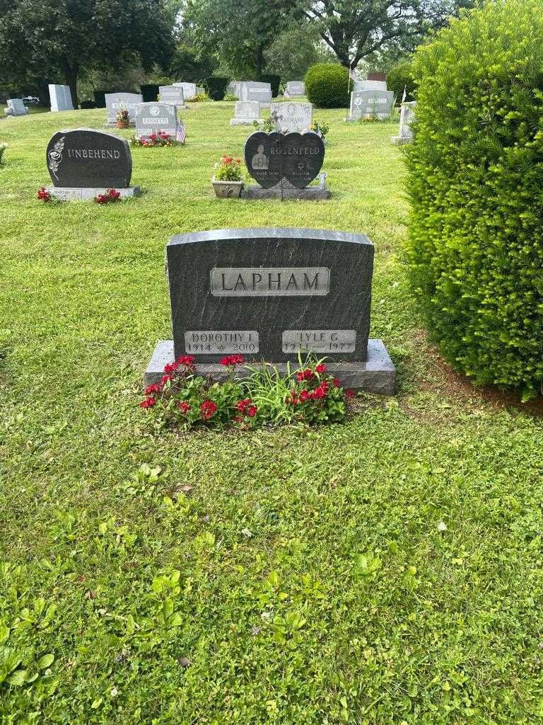 Lyle G. Lapham's grave. Photo 2