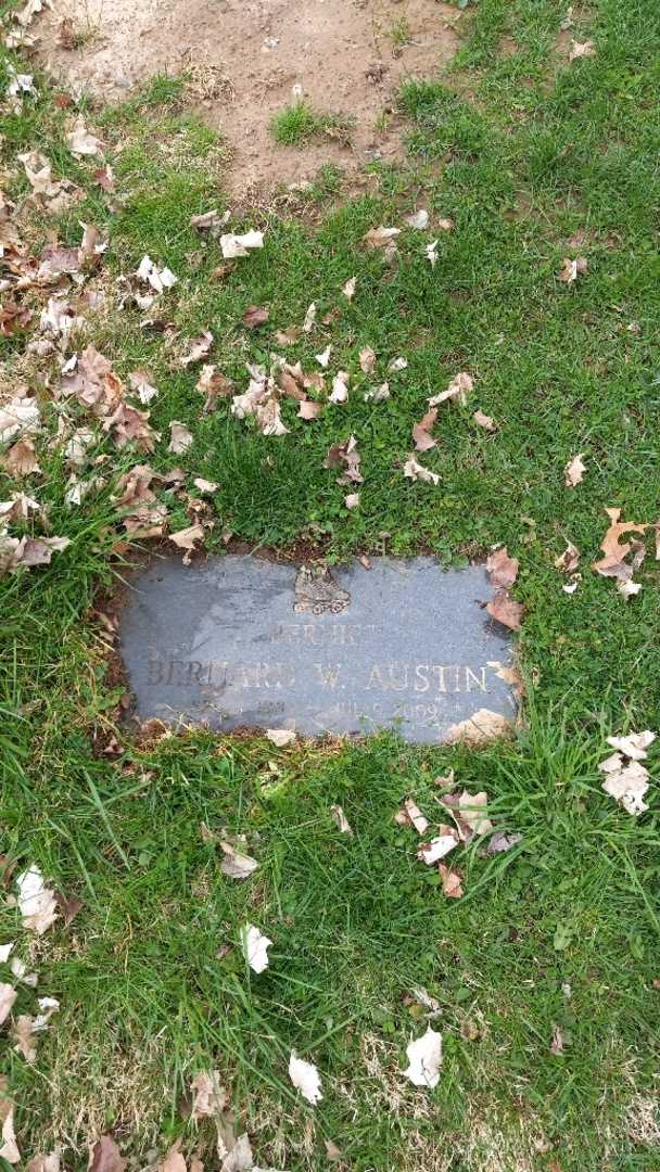Bernard W. "Bernie" Austin's grave. Photo 2