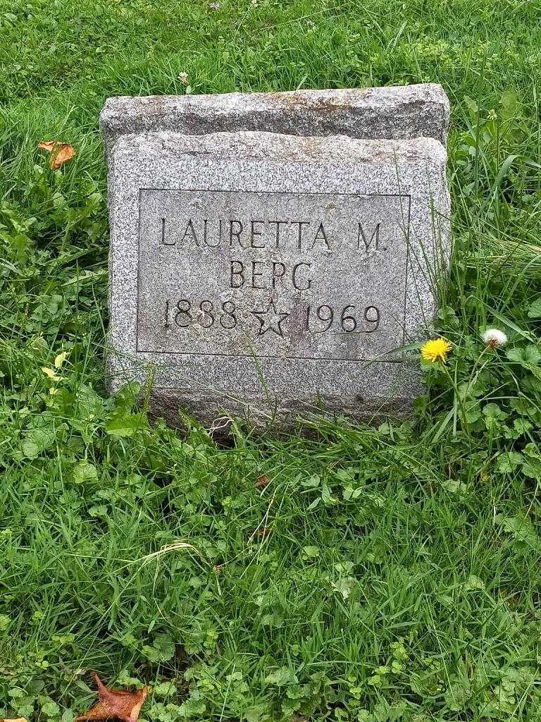 Lauretta M. Berg's grave. Photo 2