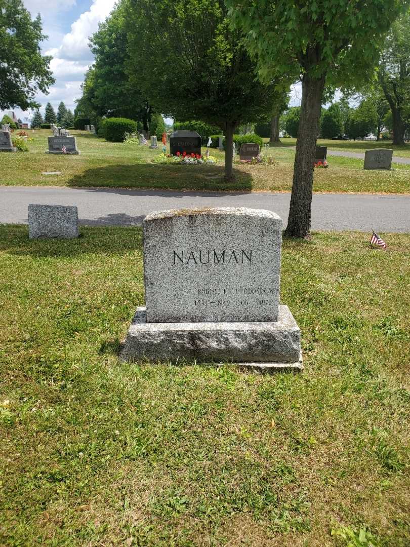 Robert F. Nauman's grave. Photo 3