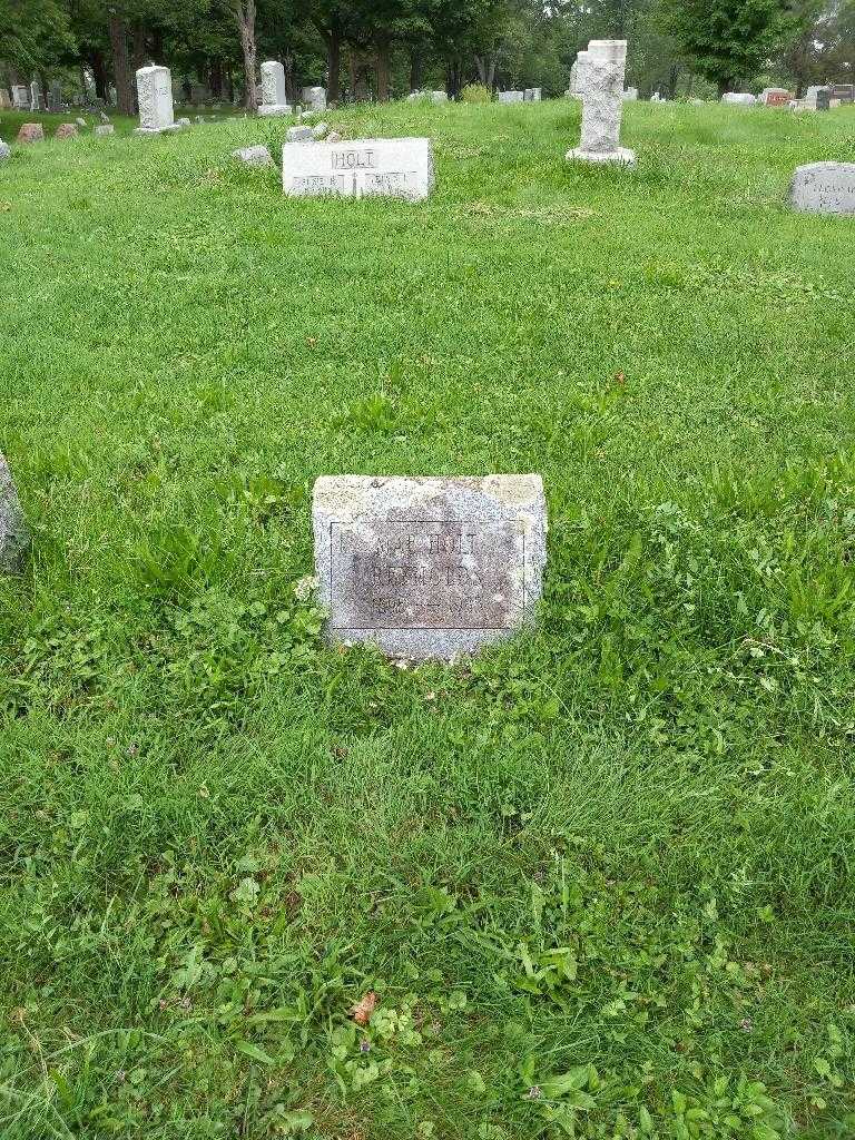 Mae Holt Reynolds's grave. Photo 1