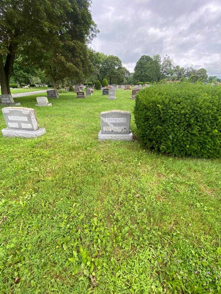 Arnold A. Thomson's grave. Photo 1