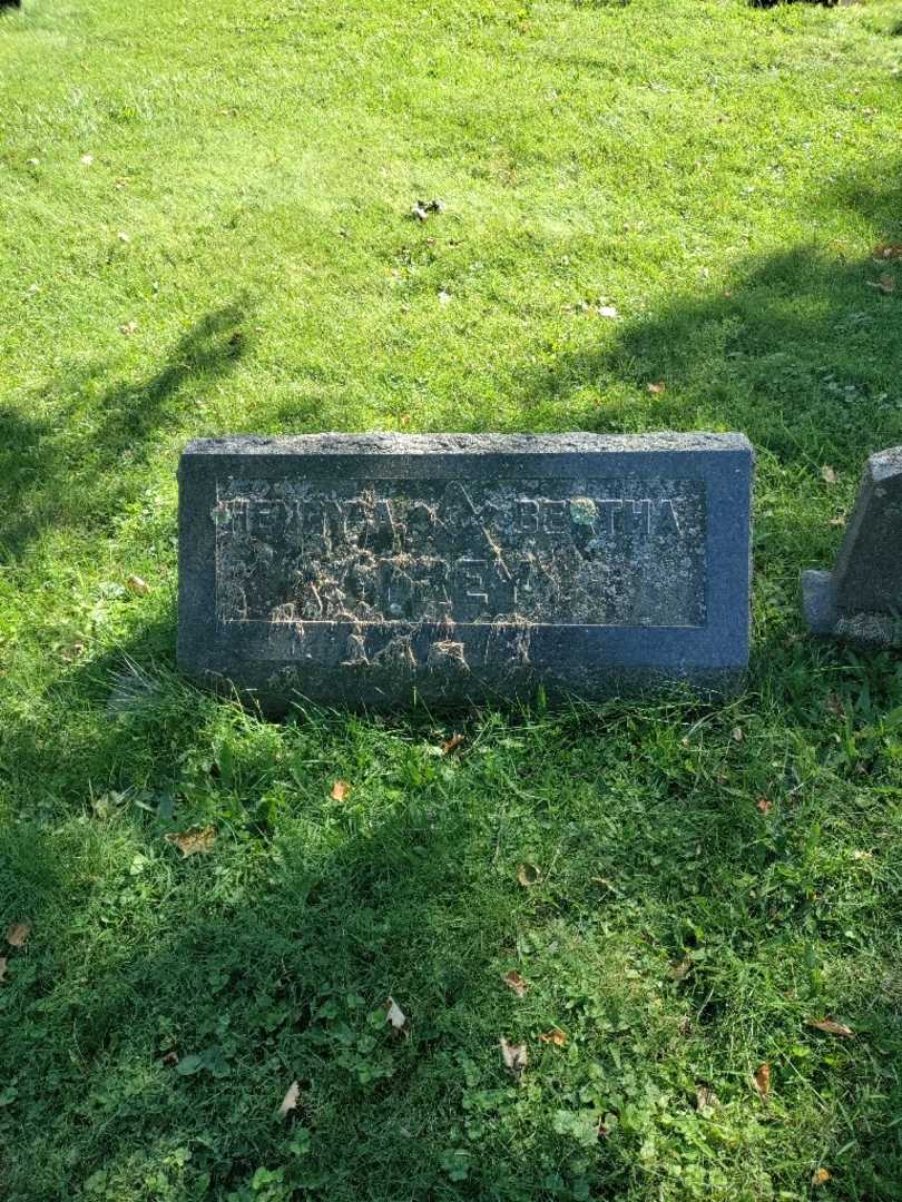 Bertha Frey's grave. Photo 2