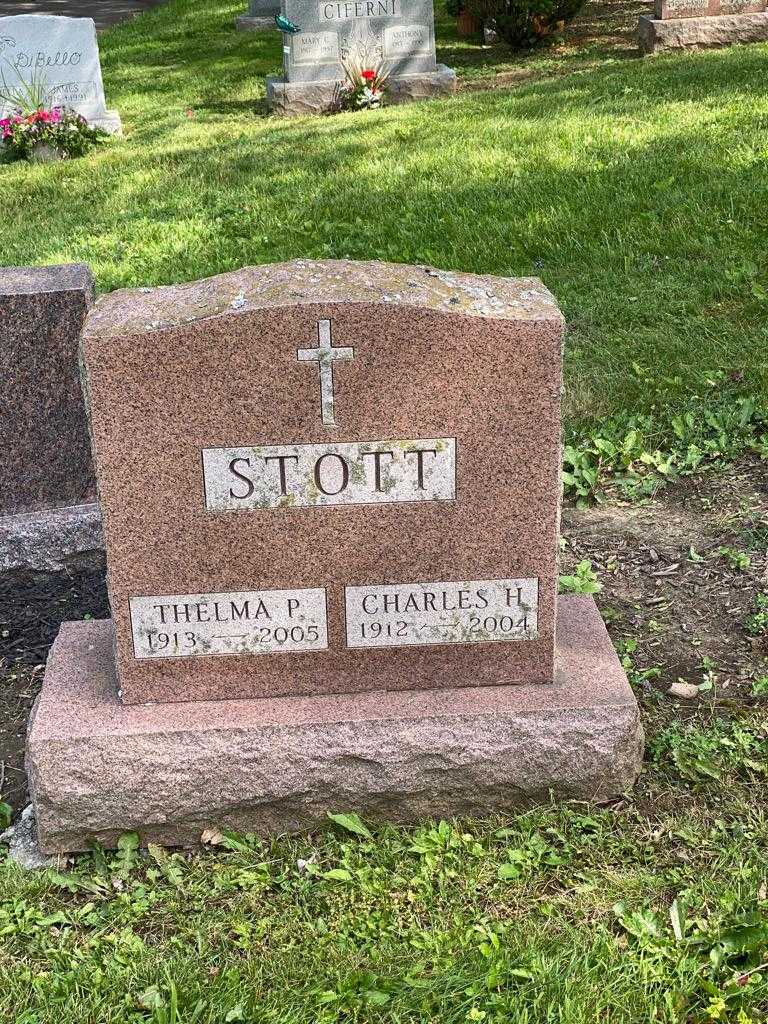 Thelma P. Stott's grave. Photo 3