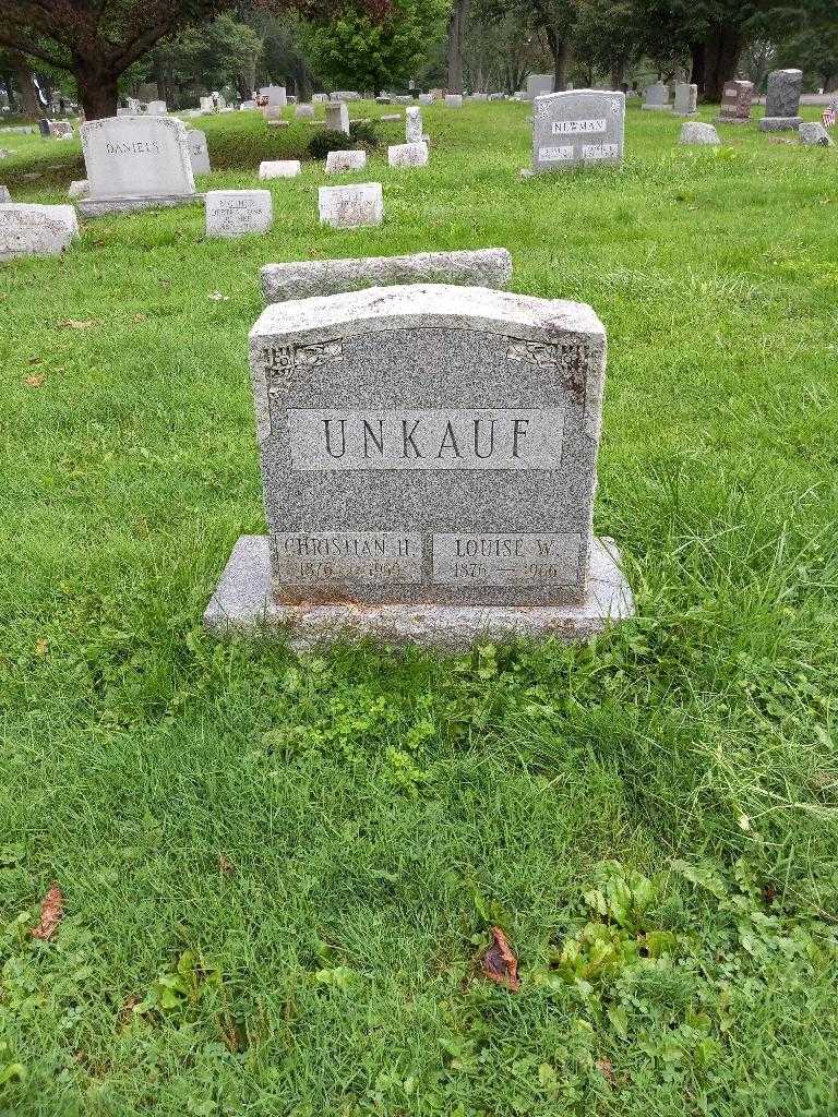 Louise W. Unkauf's grave. Photo 2