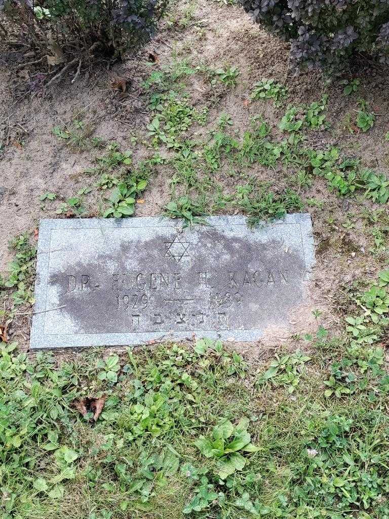 Doctor Eugene H. Kagan's grave. Photo 3
