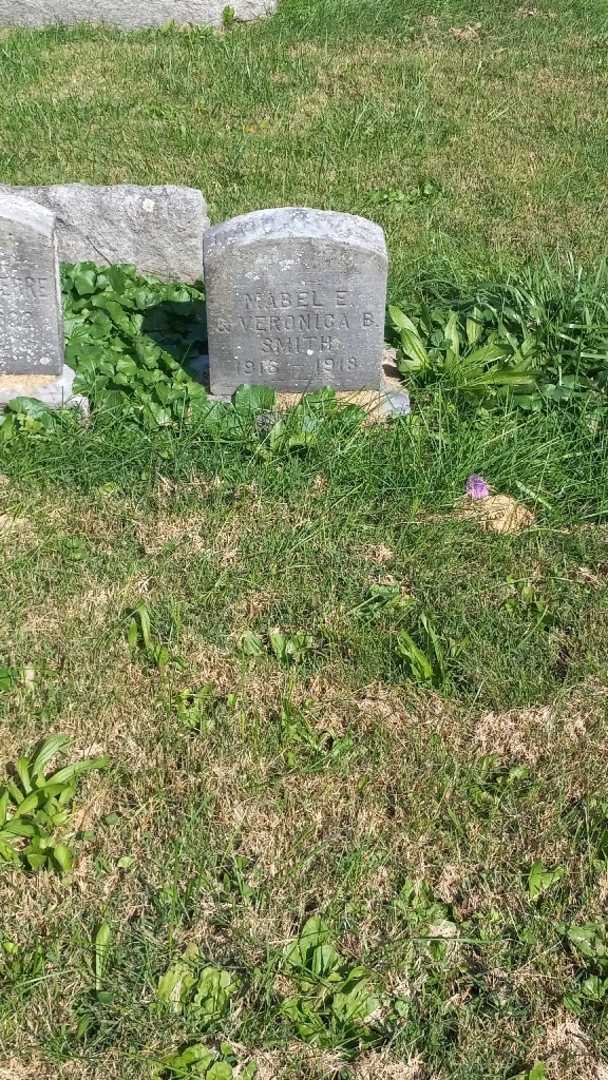 Beatrice Veronica Smith's grave. Photo 2