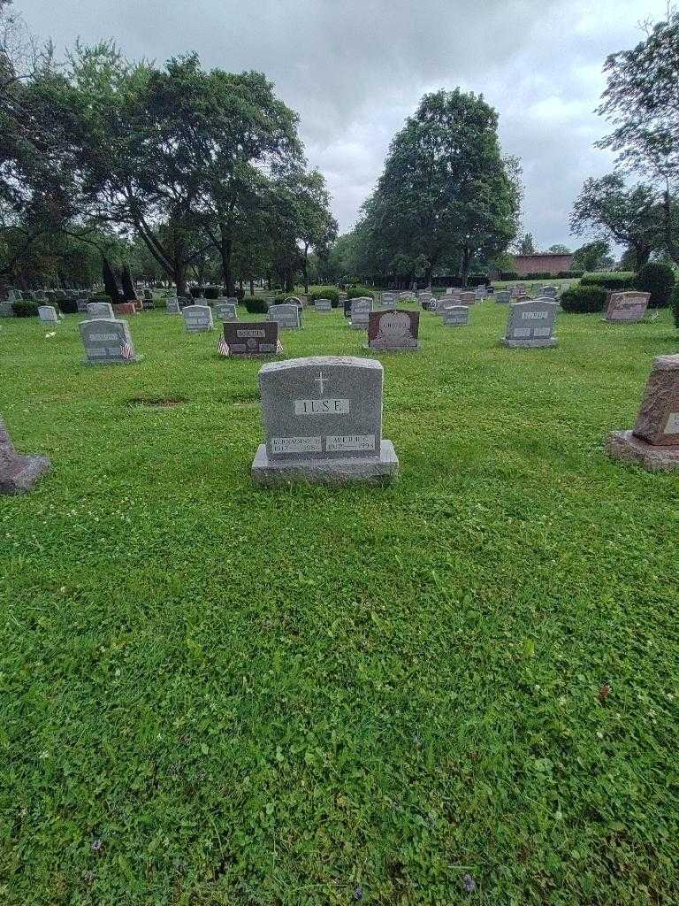 Arthur C. Ilse's grave. Photo 1