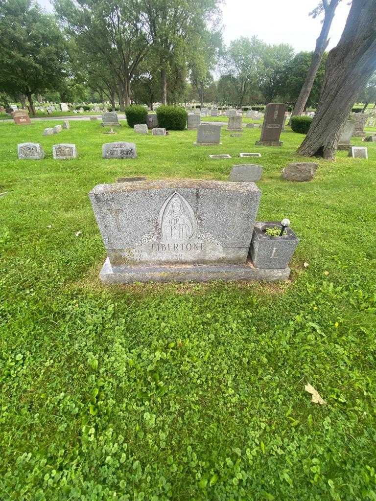 Ida Libertone's grave. Photo 1