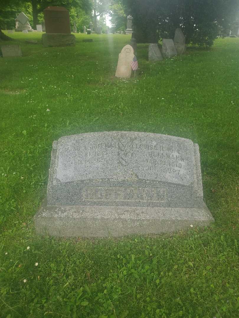 Louisa R. Hoffmann's grave. Photo 3