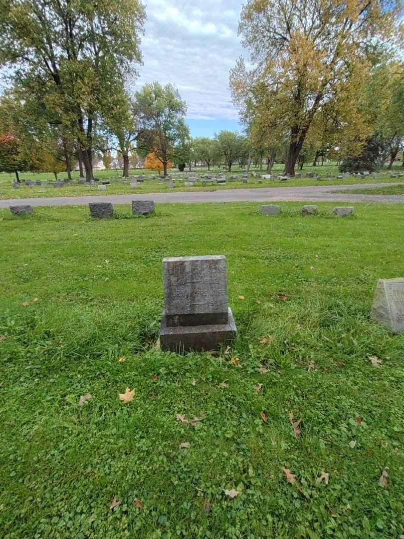 John R. Montague's grave. Photo 1