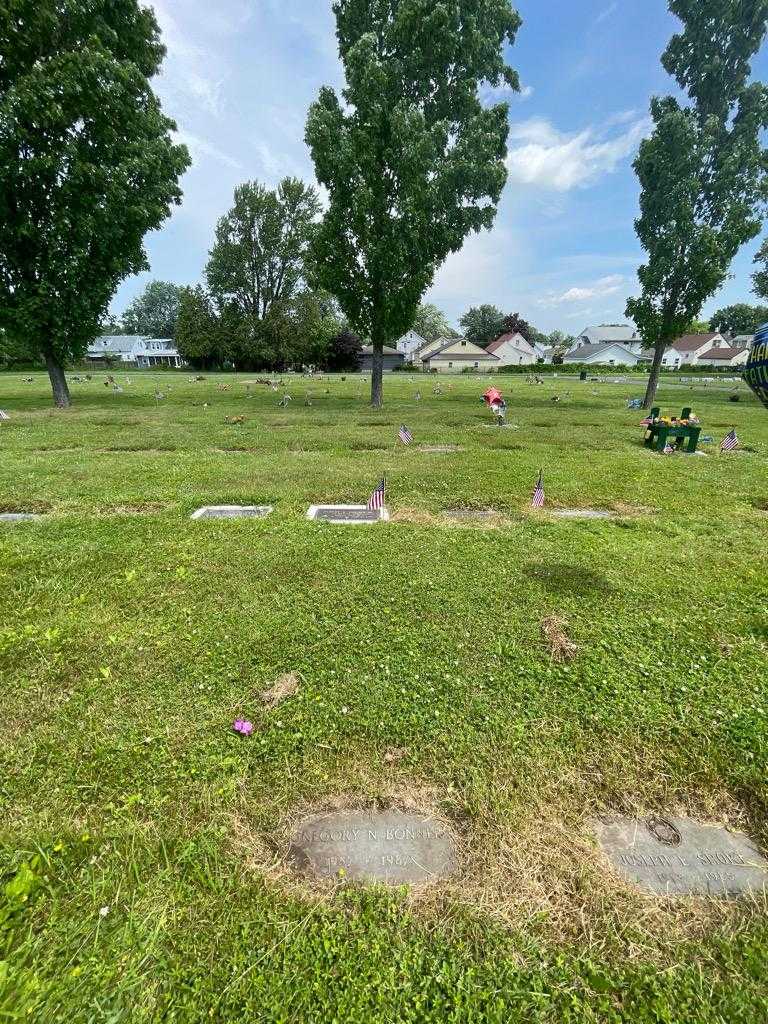 Gregory N. Bonner's grave. Photo 1