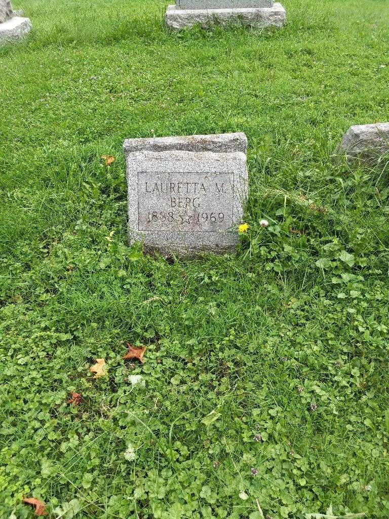 Lauretta M. Berg's grave. Photo 3