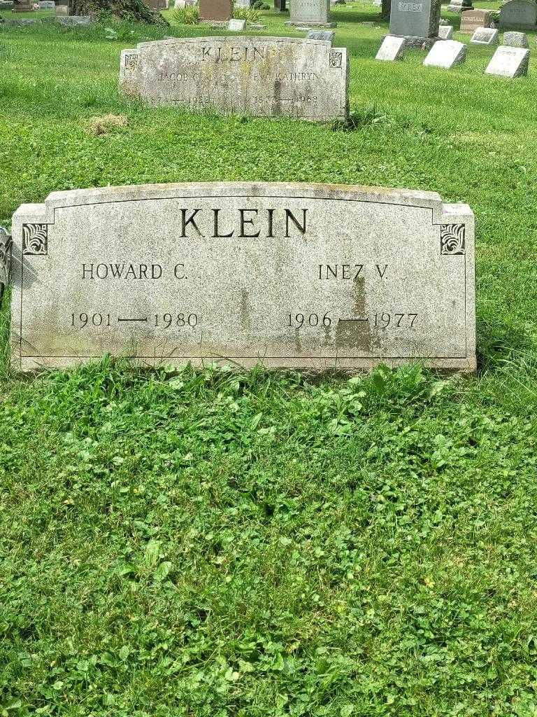 Inez V. Klein's grave. Photo 3