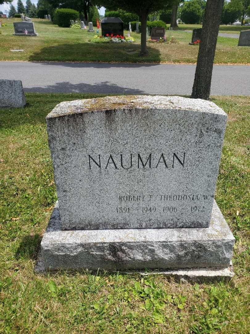 Robert F. Nauman's grave. Photo 4