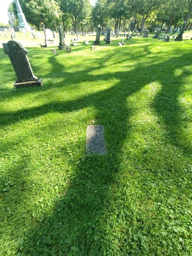 Baby Children Mcmaster's grave. Photo 1