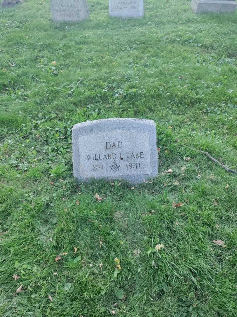 Willard L. Lake's grave. Photo 2