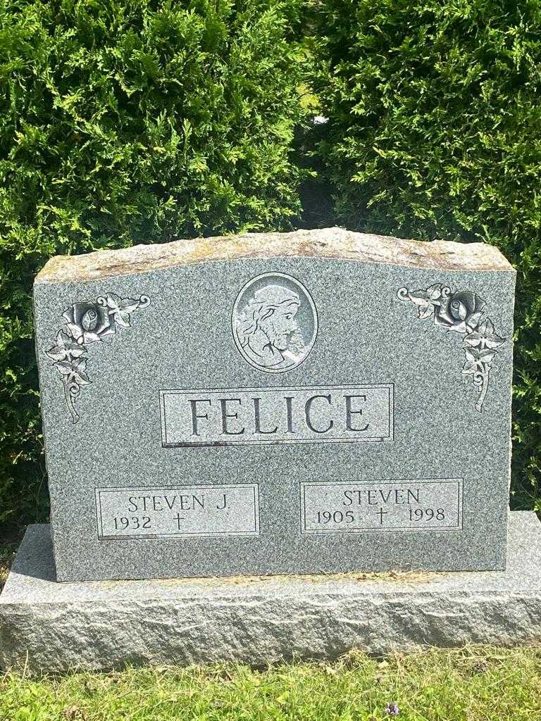 Steven Felice's grave. Photo 3