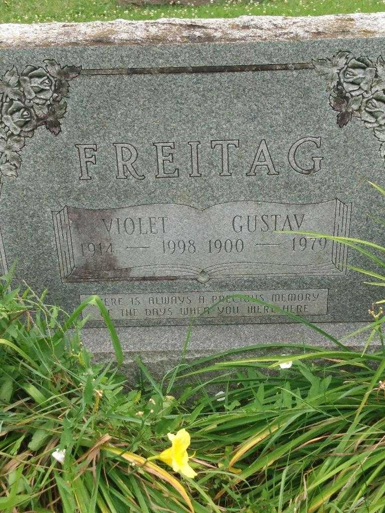 Violet Freitag's grave. Photo 2