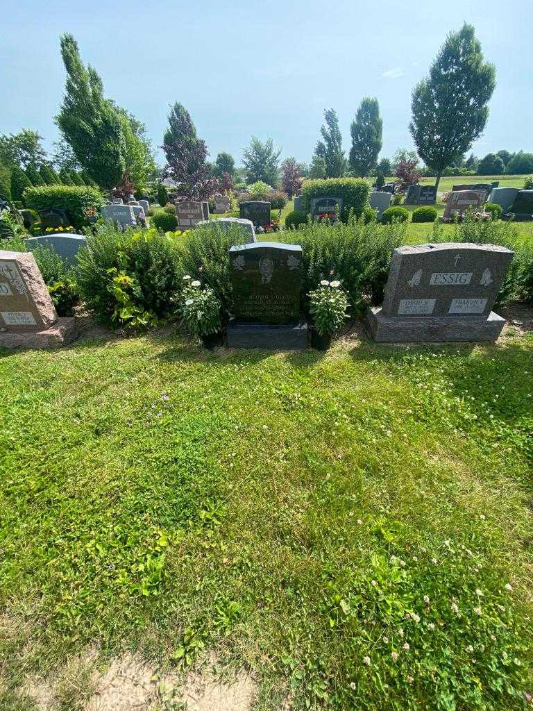 Qui V. Nguyen's grave. Photo 1