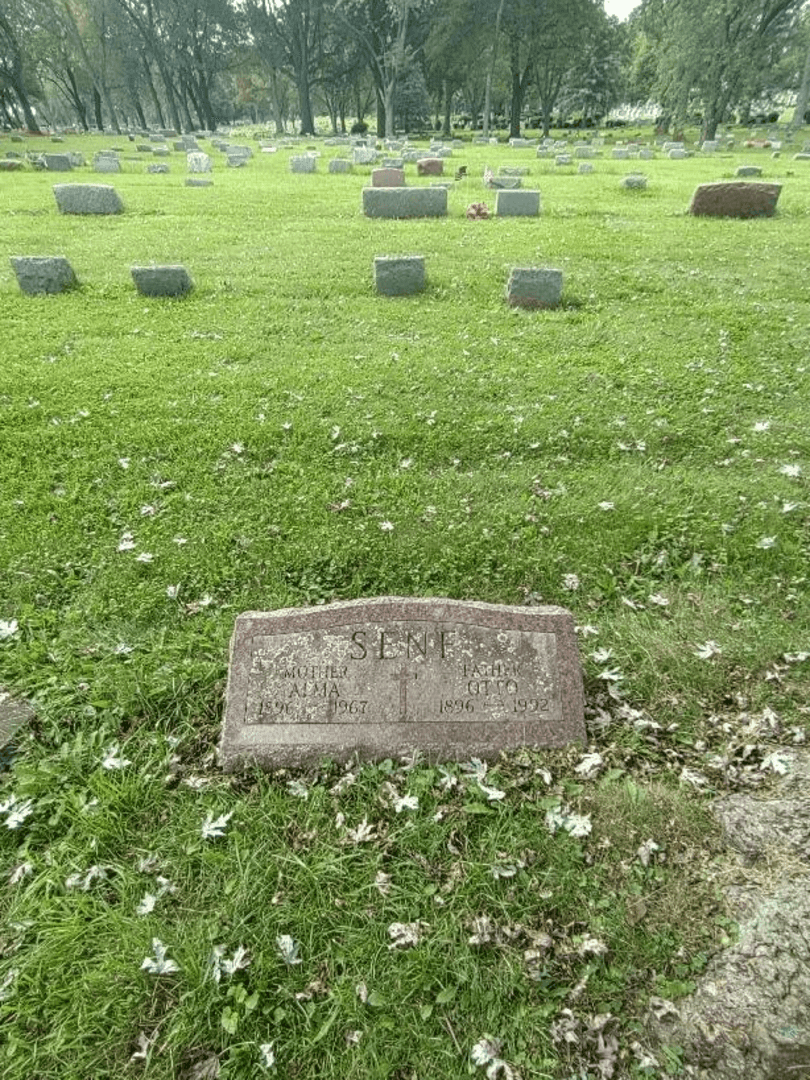 Alma M. Senf's grave. Photo 3