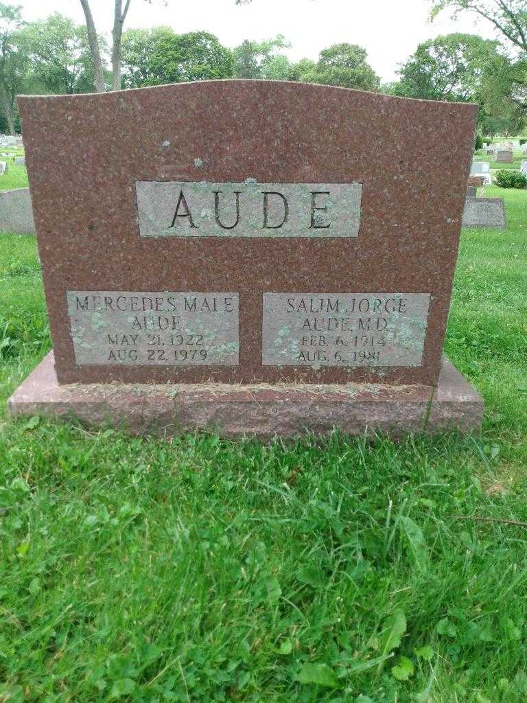 Mercedes Maie Aude's grave. Photo 2