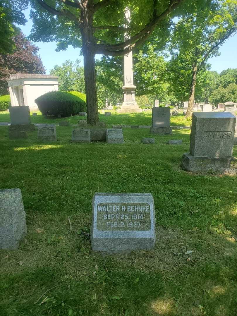 Walter Herman Behnke's grave. Photo 1