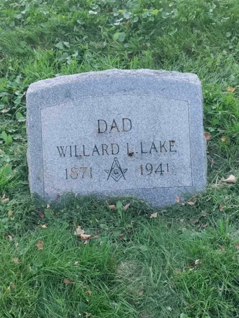 Willard L. Lake's grave. Photo 3