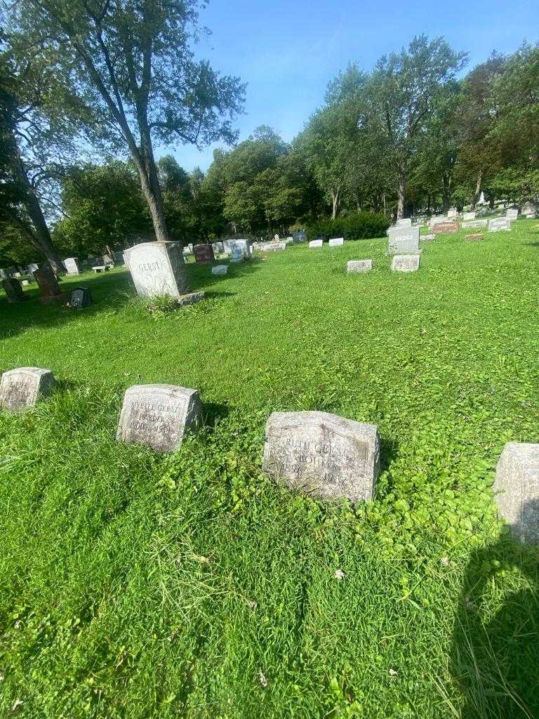 Ruth Gerst Bohm's grave. Photo 1