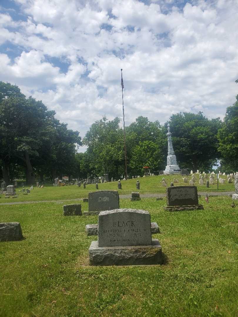 Mildred G. Black's grave. Photo 1