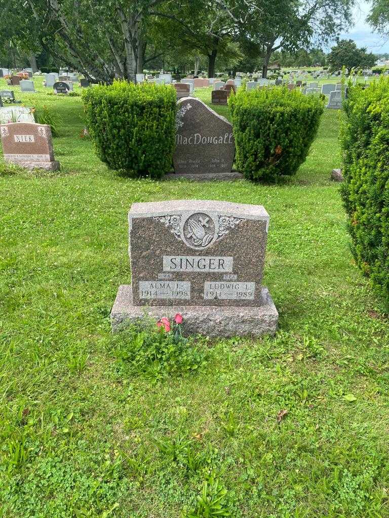 Ludwig L. Singer's grave. Photo 2